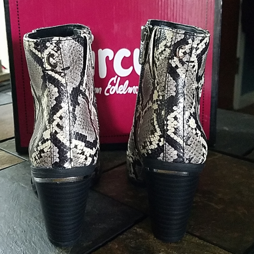 🐍  Circus by Sam Edelman Snake Print boots - Picture 3 of 7